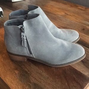 Gray suede women’s booties 🍂🍁 NWOT